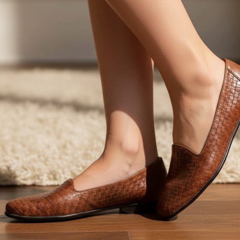 Trotters Women’s Brown Woven Leather Loafers